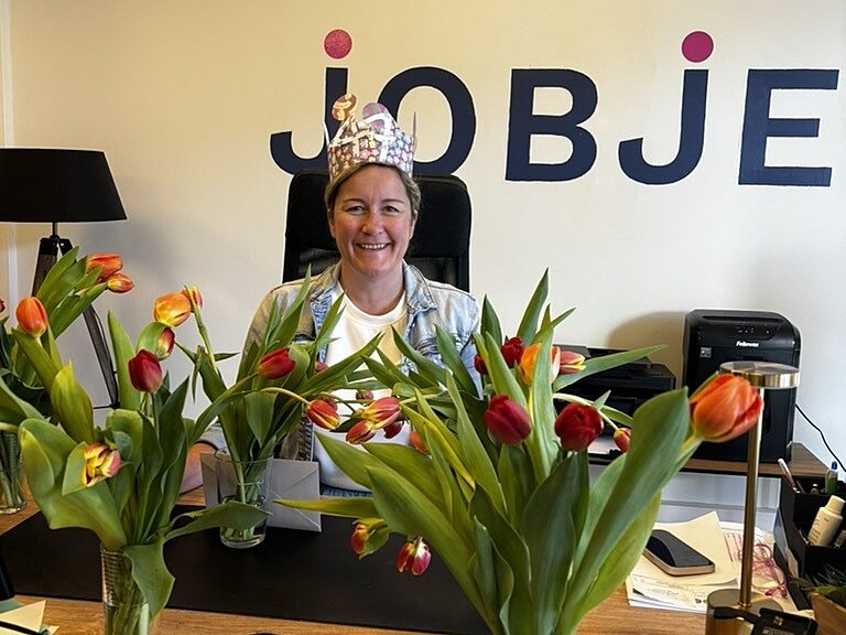 76 A69 FCE BEAB 490 D B8 D0 F8 F32 EFD6 C68 1 105 c